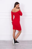 Aptempta suknelė - atvirais pečiais (Raudona)