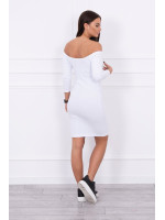 Aptempta suknelė - atvirais pečiais (Balta)