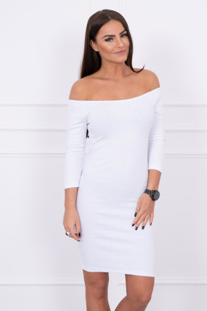 Aptempta suknelė - atvirais pečiais (Balta)