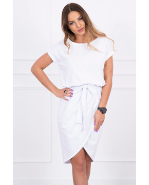 Suknelė su asimetrišku priekiu ir dirželiu (Balta)