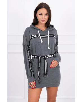 Suknelė papuošta su juostele (Grafito) Suknelė papuošta su juostele (Grafito)