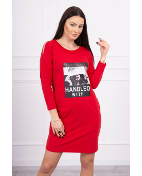 Suknelė su užrašu ,,Handleo With" (Raudona) Suknelė su užrašu ,,Handleo With" (Raudona)