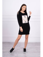 Suknelė su prisiųta grafika (Juoda)