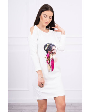 Suknelė su 3D aplikacija ir platėjančia apačia (Šilko spalva)