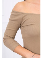 Aptempta suknelė - atvirais pečiais (Šviesiai ruda)