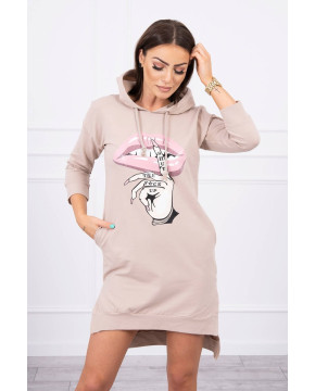 Suknelė su spalvinga aplikacija (Smėlio spalva) Suknelė su spalvinga aplikacija (Smėlio spalva)