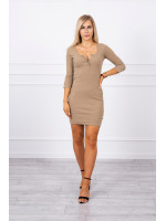 Suknelė su iškirpte ir su sagutėm (Šviesiai ruda)