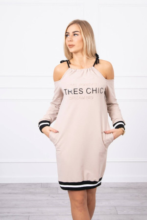 Suknelė su užrašu „Tres Chic“ (Smėlio spalva)