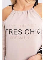 Suknelė su užrašu „Tres Chic“ (Smėlio spalva)