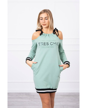 Suknelė su užrašu „Tres Chic“ (Tamsi mėtos) Suknelė su užrašu „Tres Chic“ (Tamsi mėtos)