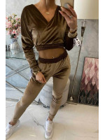 Veliūrinis kostiumėlis su užrašu „Queen“ (Kapučino)