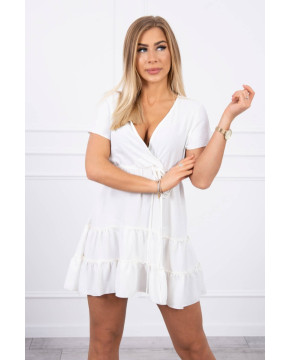 Suknelė su trumpomis rankovėmis ir dirželiu (Šilko spalva) Suknelė su trumpomis rankovėmis ir dirželiu (Šilko spalva)