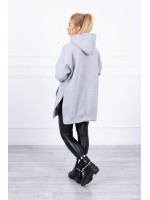 Pašiltintas megztinis su skeltukais šonuose (Pilka)