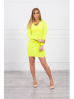 Suknelė su auksinės spalvos grandinėle (Neoninė geltona)