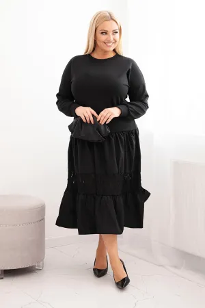 Plus Size dydžio suknelė su platėjančiu sijonu (Juoda)