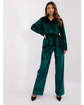 Veliūrinis marškinių ir kelnių laisvalaikio kostiumas