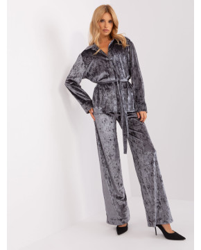 Veliūrinis marškinių ir kelnių laisvalaikio kostiumas