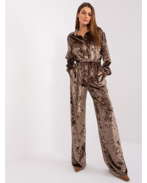 Veliūrinis marškinių ir kelnių laisvalaikio kostiumas