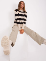 Dryžuotas megztinis moterims (juodos ir smėlio spalvos)