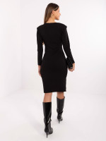 Elegantiška suknelė moterims su skeltuku (juoda)