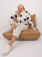 Plus size dydžio megztinis moterims aukštu kaklu (baltos spalvos)