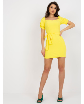 Mini kokteilinė suknelė su diržu (geltona)