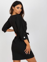 Dryžuota pieštuko tipo suknelė 3 ketvirčių rankovėmis Lakert (juoda)