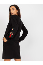 Sportinio stiliaus suknelė siuvinėtomis rankovėmis Rue Paris (juoda)